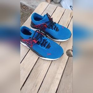 Boys size 3.5 Puma sneakers